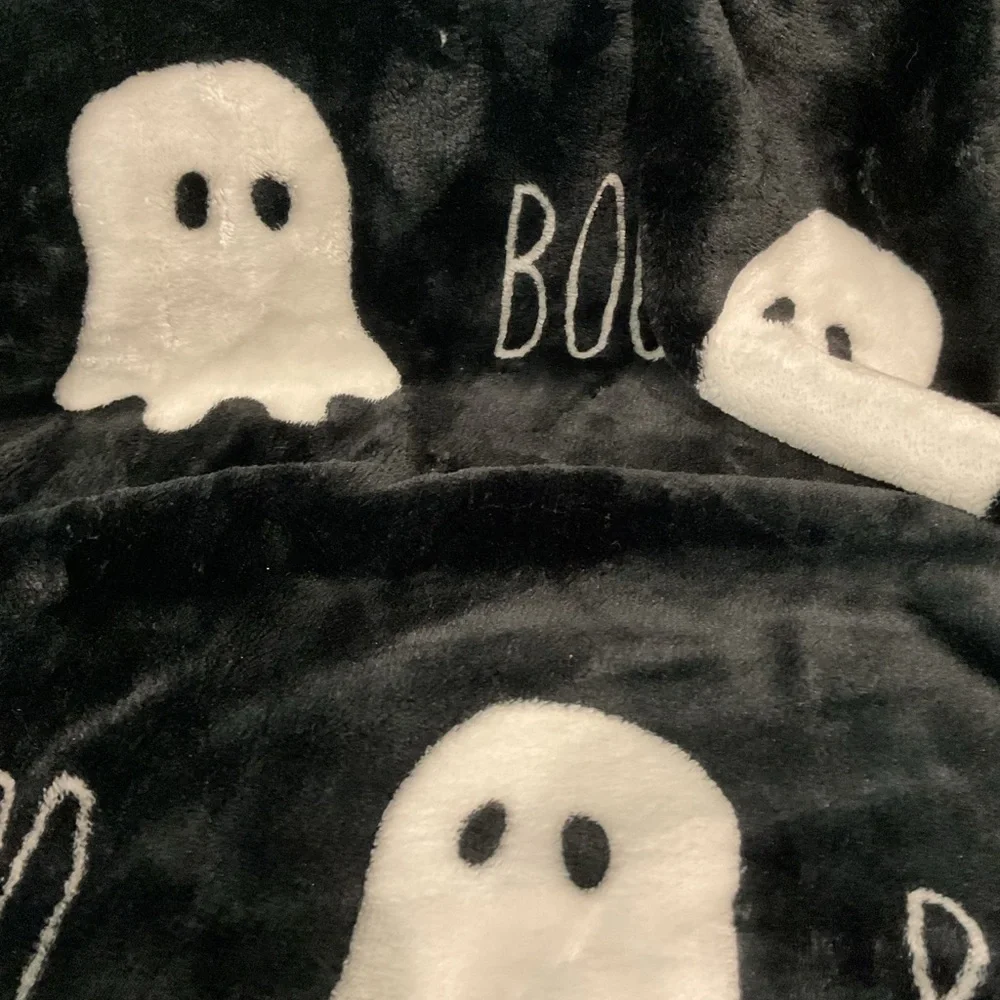 Artisan Black and White Ghost Blanket